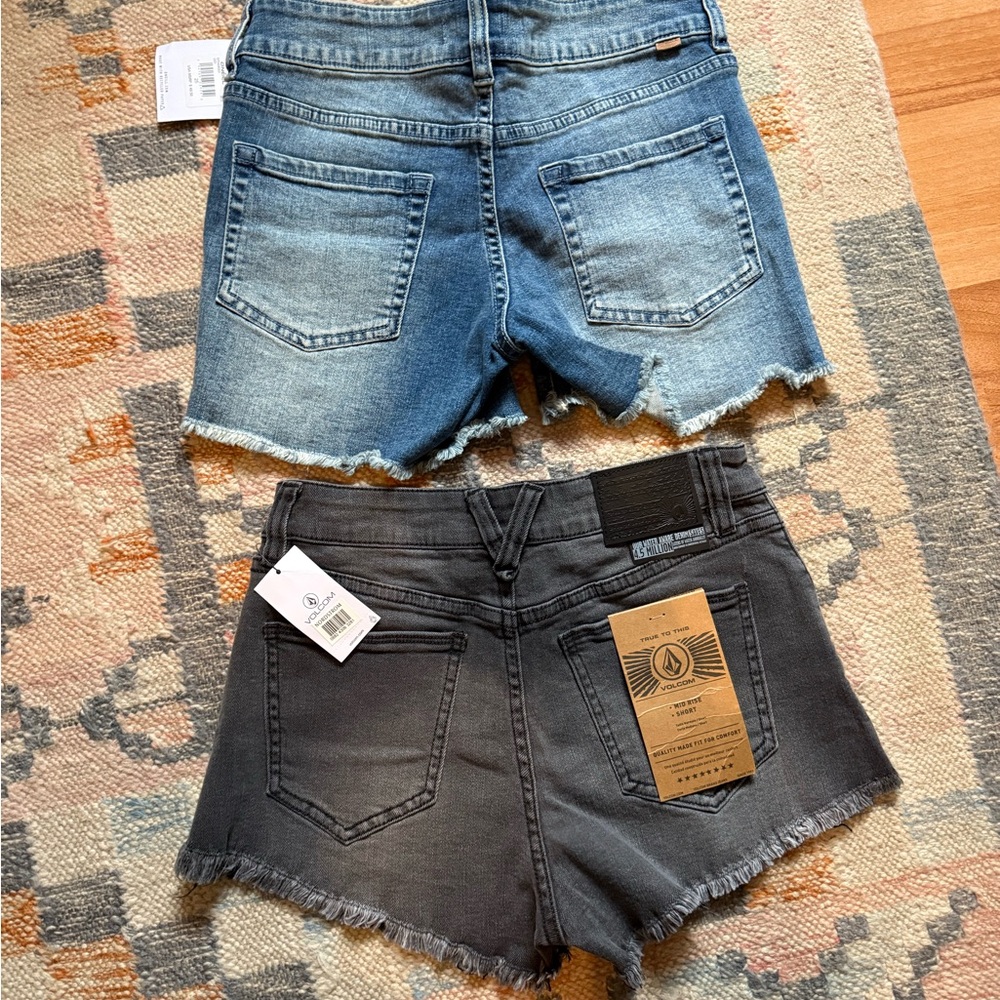 Mid Rise shorts - Picture 2 of 5